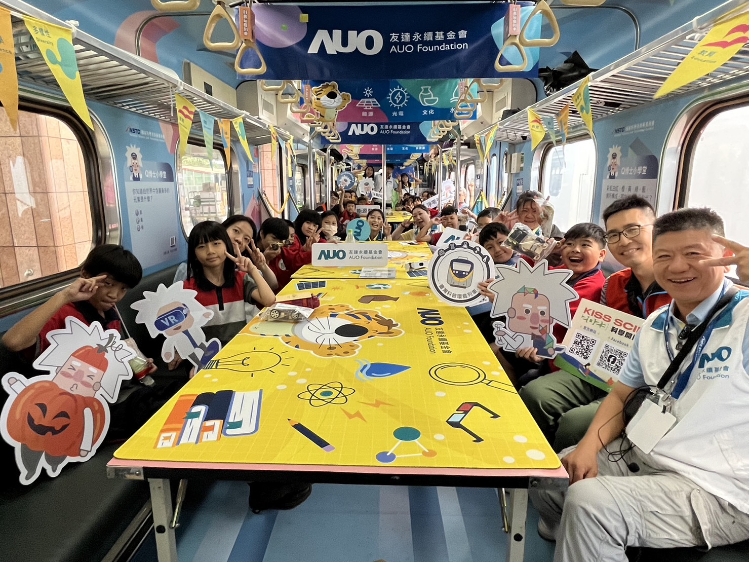 人生就是博永續基金會參與「臺灣科普環島列車」，設計基礎科學車廂課程，以「淨零碳排和永續能源」為主題，讓學生透過創意實驗認識淨零知識，以及思考生活中的減碳行為